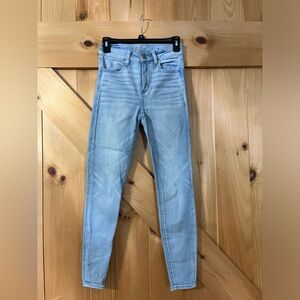 American Eagle Light Wash Skinny Jeans
